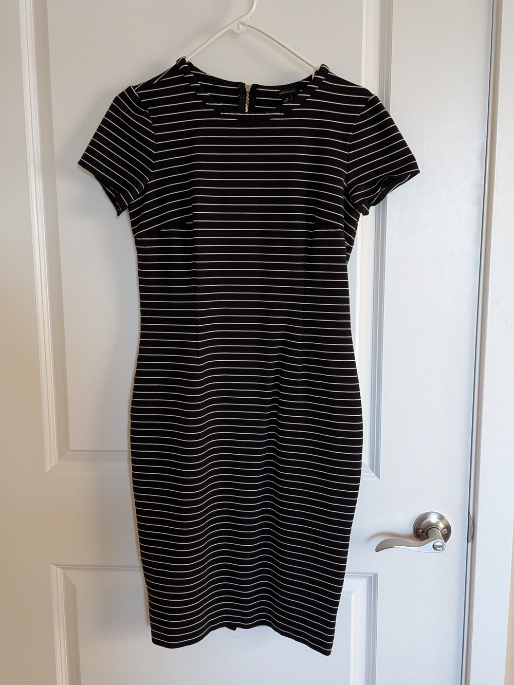 Ann Taylor Black and White Striped Short Sleeve Sheath Dress - Size M